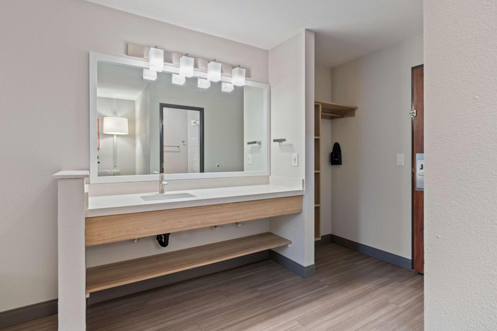 Best Western Lake Oswego Hotel & Suites Экстерьер фото